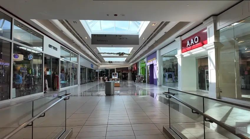 FASHION-OUTLETS-OF-NIAGARA-FALLS-USA-visit