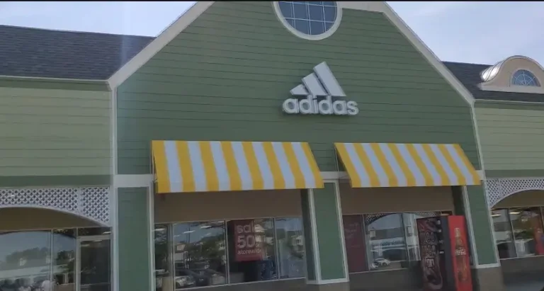 tanger-outlets-howell-photo
