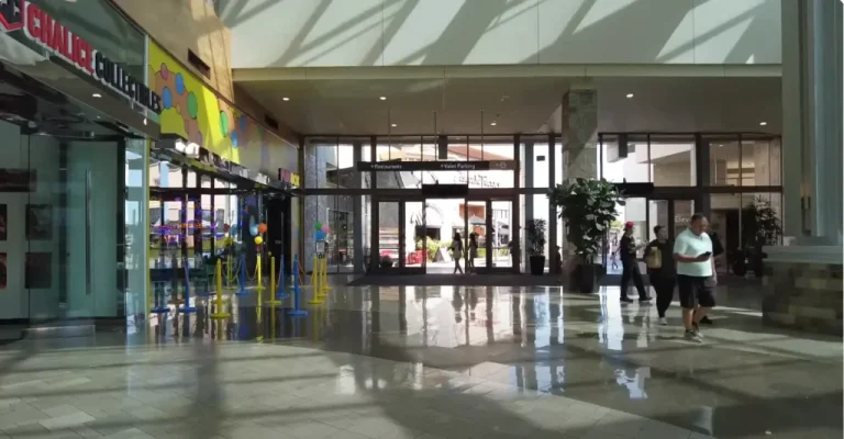 the-shops-at-santa-anita-mall-inside-view-1024x533-1